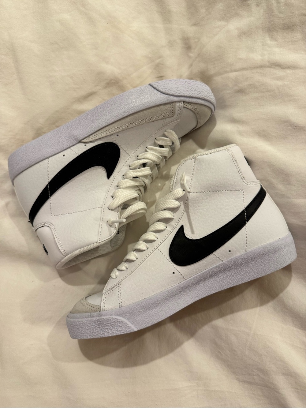 Nike Blazer Mid ’77 White Black Sneakers Youth 4.5 / Women’s 6